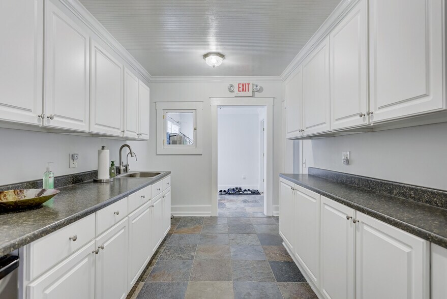 More Photos Of 2520 Rochester Rd, Royal Oak Office For Lease