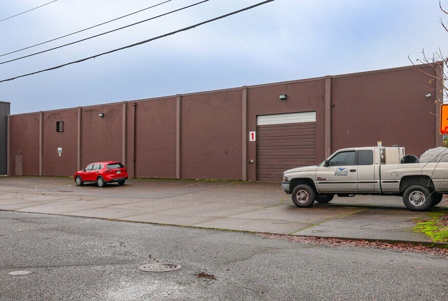 More Photos Of 2340 SE Gladstone St, Portland Warehouse For Sale