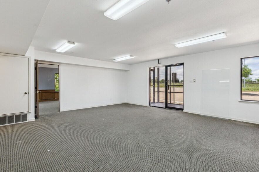 More Photos Of 351 Interstate Highway 30, Greenville Warehouse For Sale