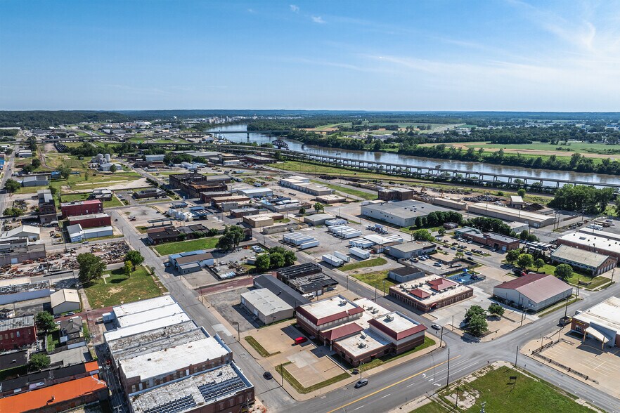 More Photos Of 624 S 7th St, Saint Joseph Industrial For Sale