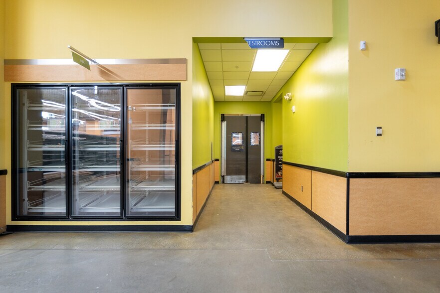 More Photos Of 3253 Dodge St, Omaha Hotel For Sale