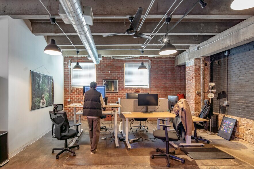 More Photos Of 2400 Curtis St, Denver Loft Creative Space For Lease