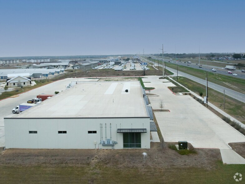 More Photos Of 2977 S IH 35, San Marcos Showroom For Lease