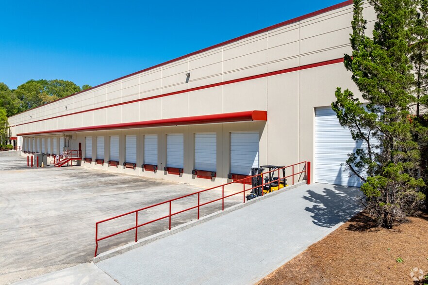 More Photos Of 5080 N Royal Atlanta Dr, Tucker Warehouse For Lease