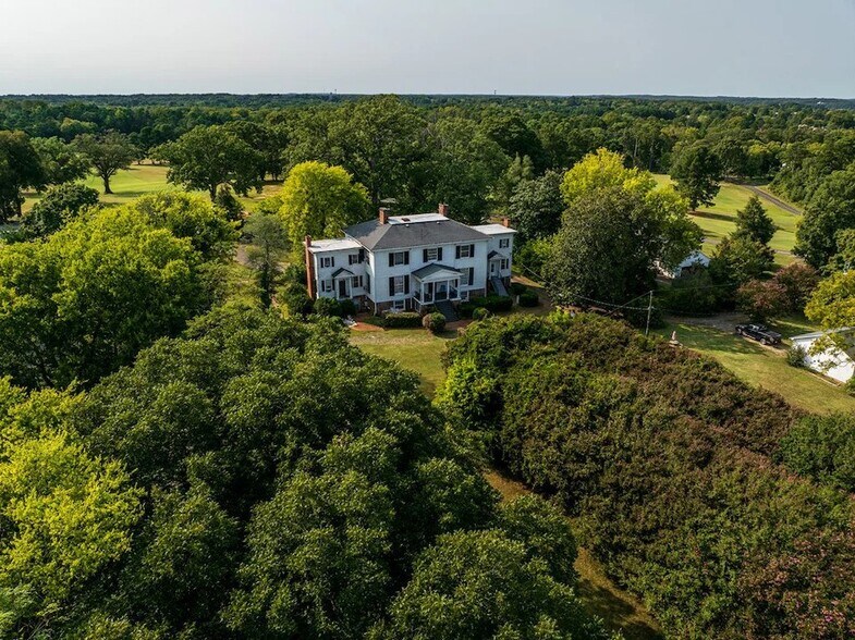 More Photos Of 850 Kinderton Rd, Clarksville Hospitality For Sale