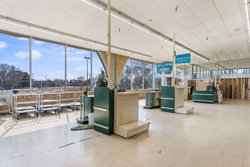 More Photos Of 5054 Miller Rd, Flint Freestanding For Sale