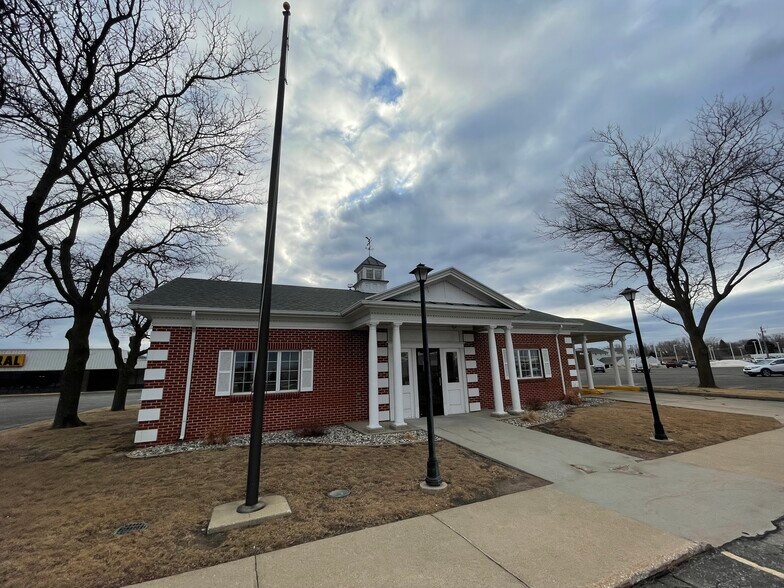 More Photos Of 1423 N Lake Ave, Storm Lake Unknown For Lease