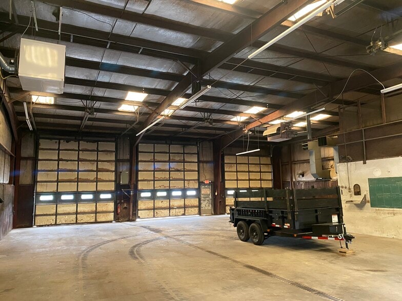 More Photos Of 16787 Interstate Dr, Dumfries Service For Lease