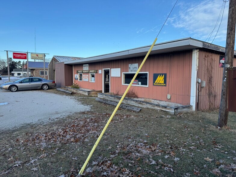 Primary Photo Of 2240 S US Highway 35, Knox Freestanding For Sale