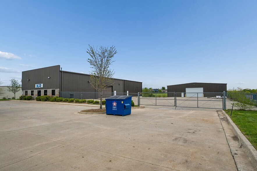 More Photos Of 990 Premier Dr, Kearney Industrial For Lease