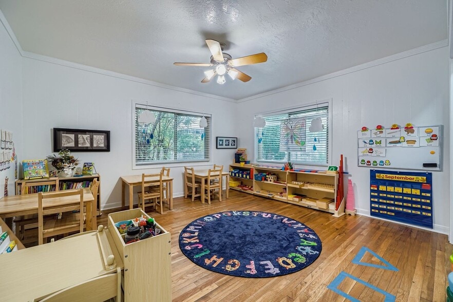 More Photos Of 405 W Main St, Round Rock Daycare Center For Lease