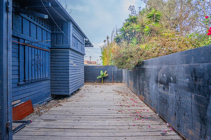 More Photos Of 1664 S Western Ave, Los Angeles Auto Dealership For Sale