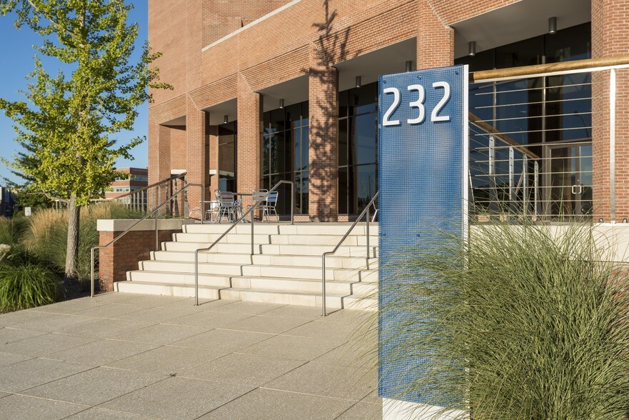 More Photos Of 208 Harbor Dr, Stamford Unknown For Lease