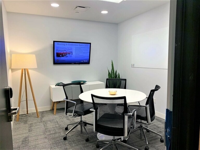 More Photos Of 40 Wall St, New York Coworking Space