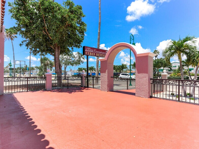 More Photos Of 910 Cape Coral Pky E, Cape Coral Restaurant For Sale