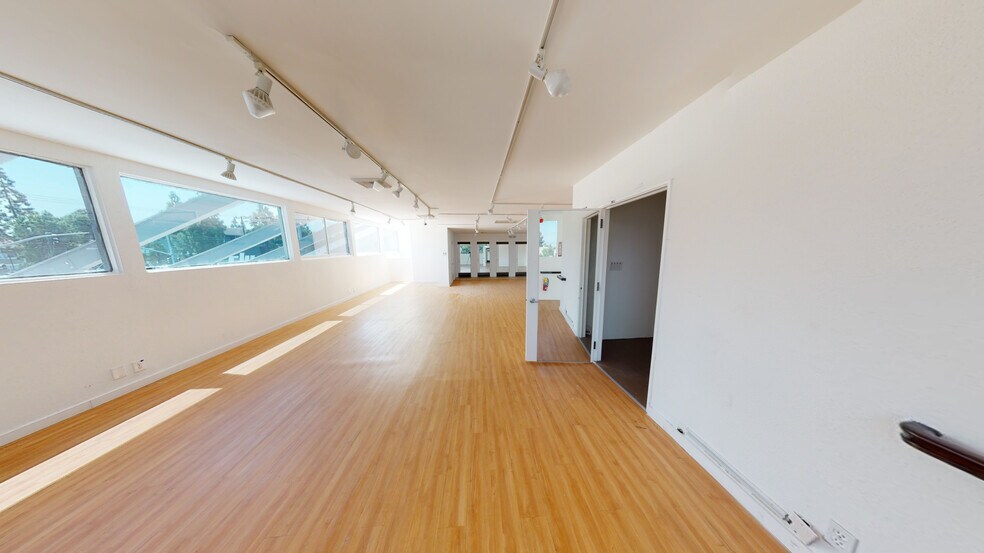 More Photos Of 2927 Bristol St, Costa Mesa Freestanding For Lease