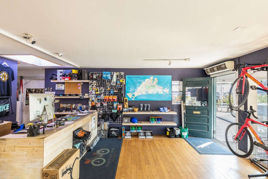 More Photos Of 4 Lagoon Pond Rd, Vineyard Haven General Retail For Sale