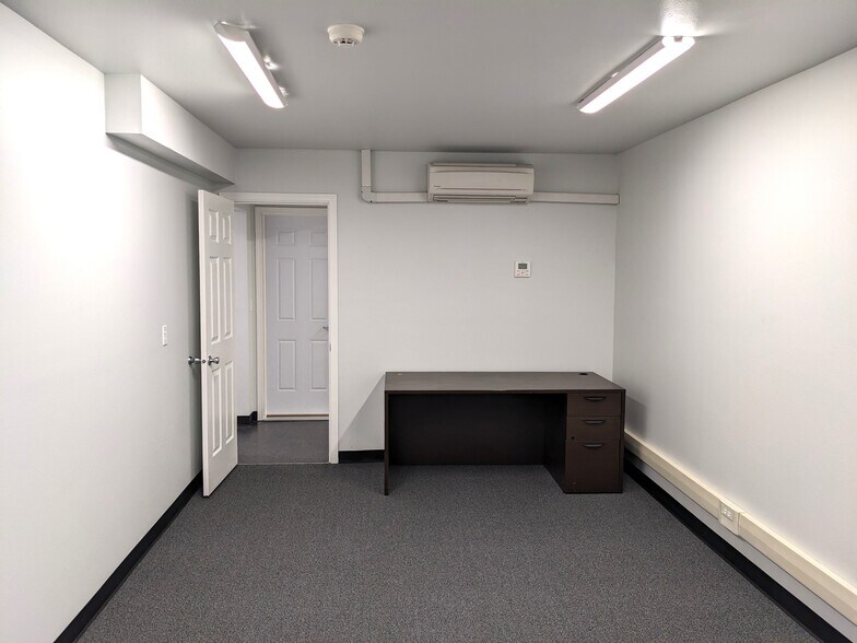 More Photos Of 105 Washington Blvd, Algona Office For Lease