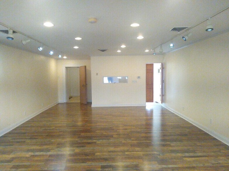 More Photos Of 301 W Broadway, Steeleville Freestanding For Sale