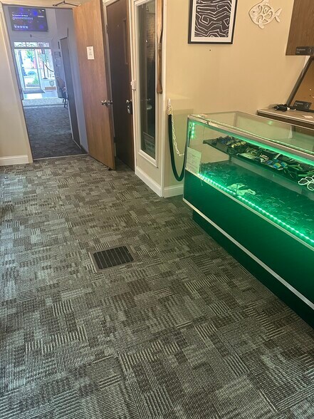 More Photos Of 186 Main St, Greenville Storefront Retail Office For Lease