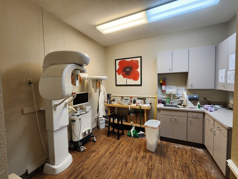 More Photos Of 300-320 E Edgewood Dr, Friendswood Medical For Lease