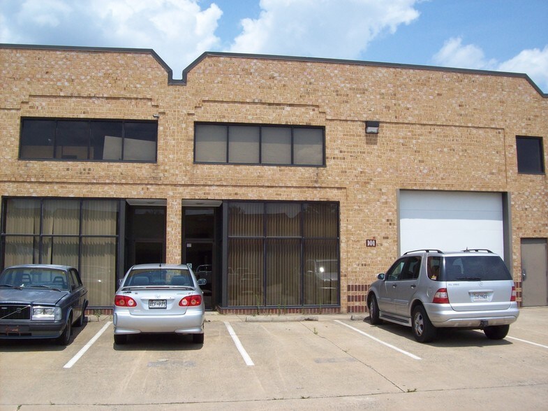 More Photos Of 112 Oakgrove Rd, Dulles Town Center Warehouse For Sale