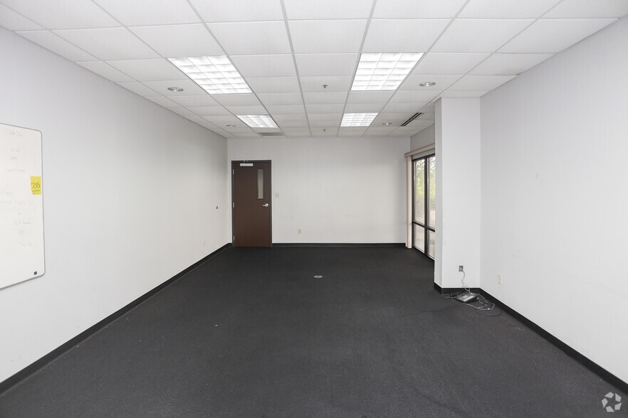 More Photos Of 1450 Commerce Pky, Franklin Manufacturing For Lease