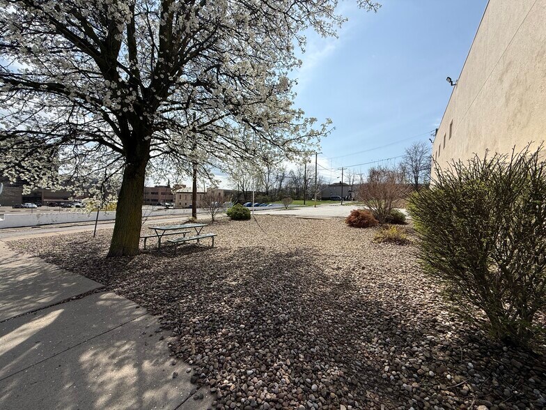 More Photos Of 630 Market St, Steubenville Office For Sale