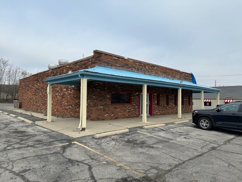 More Photos Of 730 S Main St, Adrian Restaurant For Sale