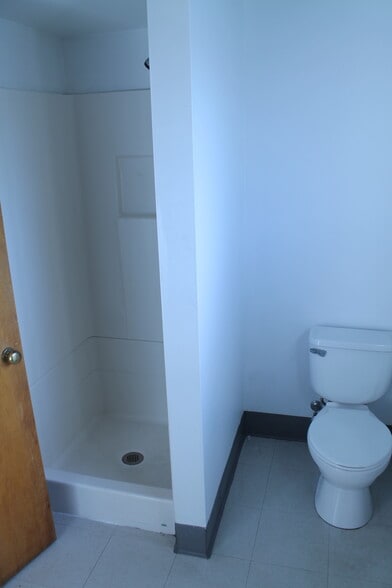 More Photos Of 134-136 E Church St, Nanticoke Light Manufacturing For Sale