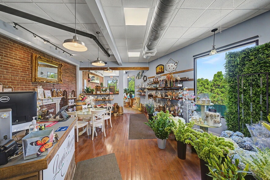More Photos Of 185 D, New Milford Storefront Retail Office For Lease