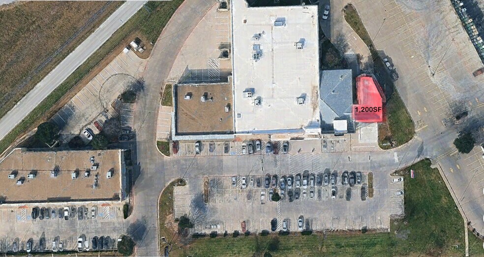 More Photos Of 694 Alta Mere Dr, Fort Worth Freestanding For Lease