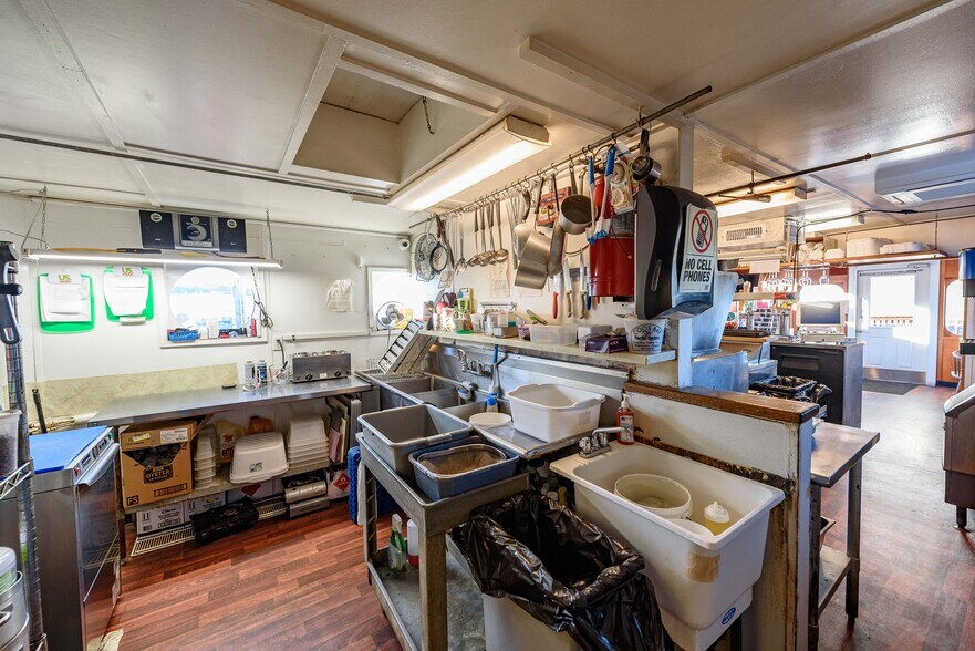 More Photos Of 102 Hall Ave, Coos Bay Restaurant For Sale