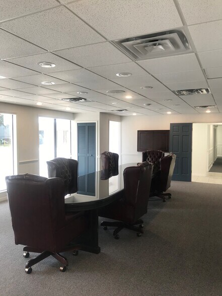 More Photos Of 13080 S Belcher Rd, Largo Office For Lease