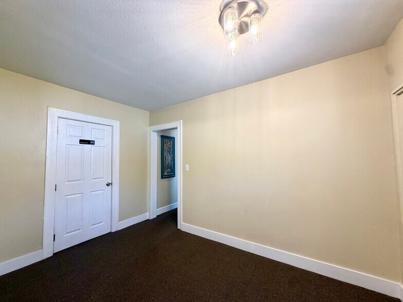 More Photos Of 904 W Lamar Alexander Pky, Maryville Office For Lease