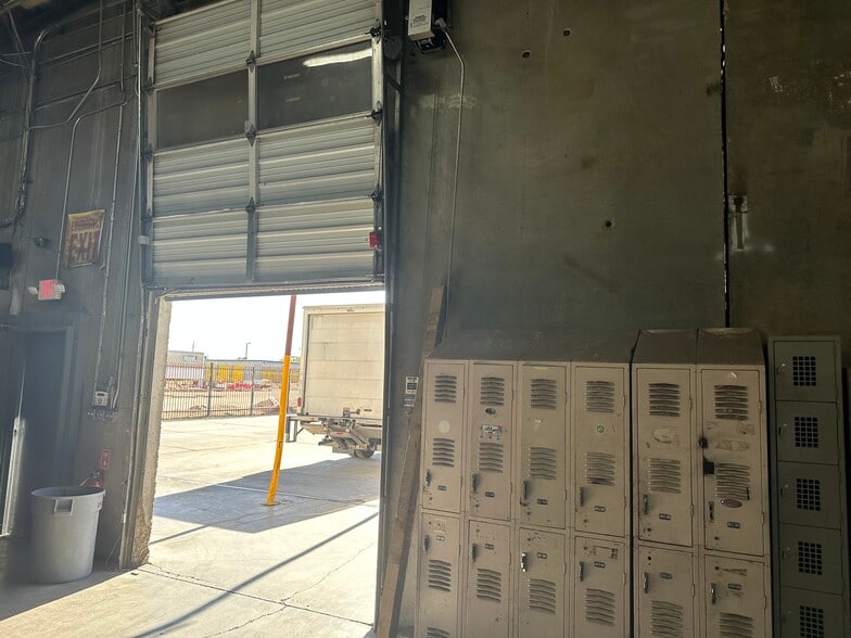 More Photos Of 3360 E Ajo Way, Tucson Warehouse For Lease