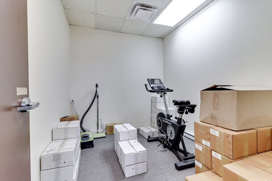 More Photos Of 10021 Av De London, Montréal Industrial For Sale