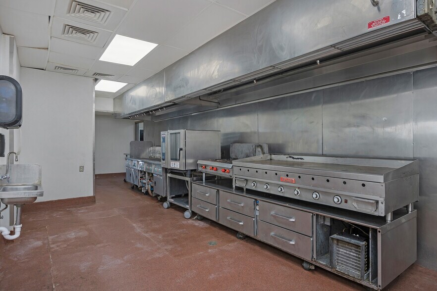 More Photos Of 8101 W I-40, Amarillo Restaurant For Lease