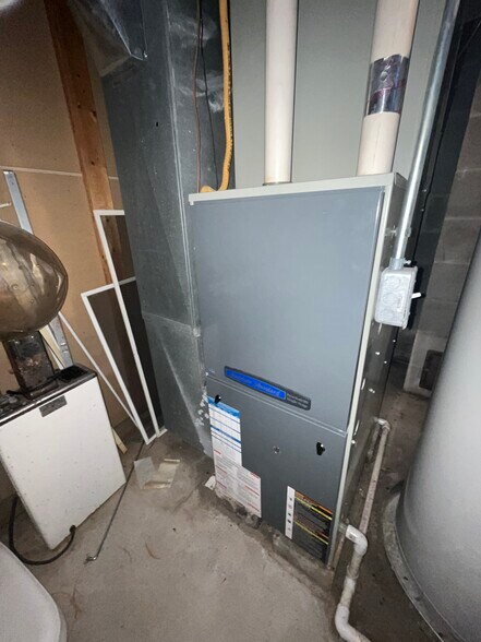 More Photos Of 9 Herrick Aly, Monroeville Freestanding For Sale