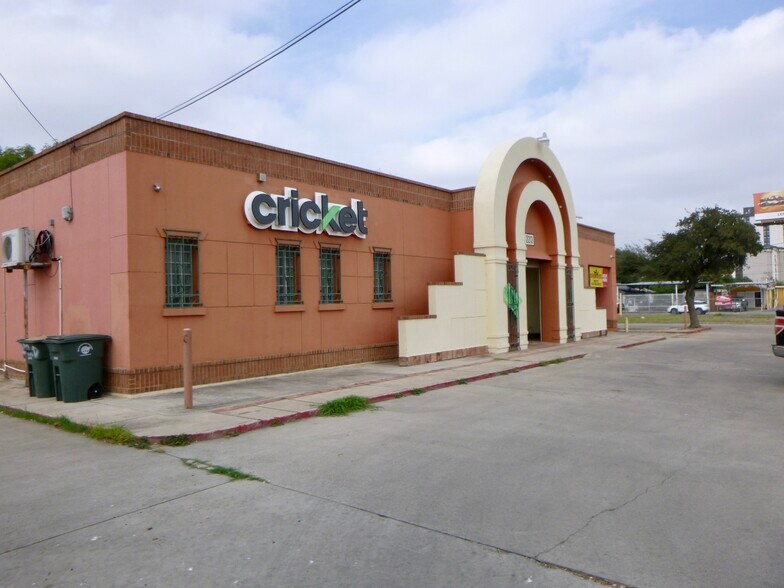 More Photos Of 2212 Santa Ursula Ave, Laredo Freestanding For Sale