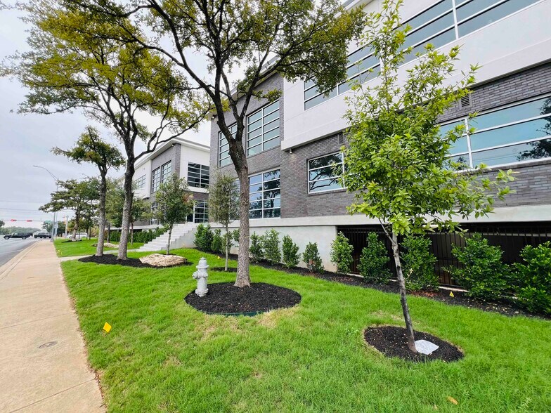More Photos Of 8701 Menchaca Rd, Austin Medical For Lease