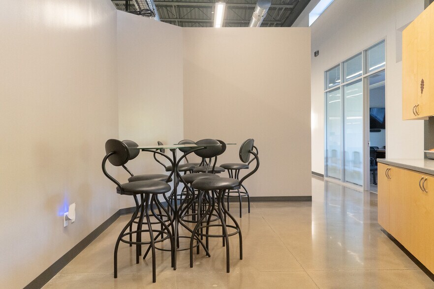 More Photos Of 3129 Bass Pro Dr, Grapevine Office For Sale