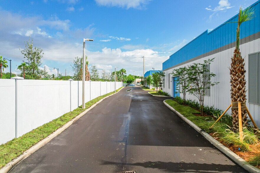 More Photos Of 621 NE 1st Ave, Pompano Beach Warehouse For Sale