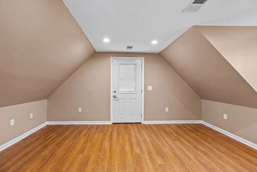 More Photos Of 275 E Henry St, Spartanburg Office Residential For Sale