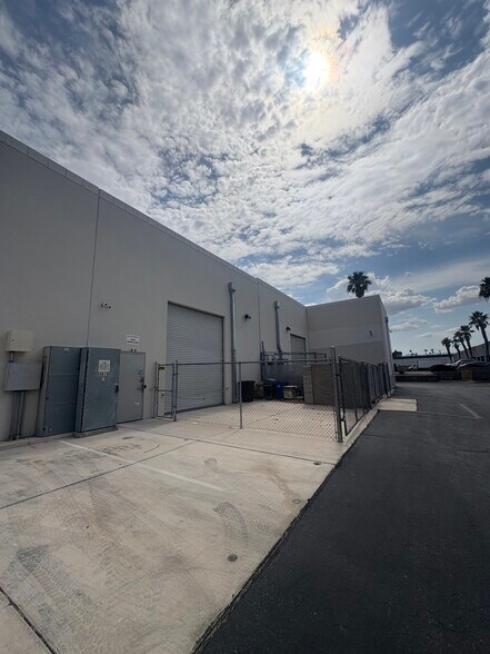 More Photos Of 4810 W University Ave, Las Vegas Showroom For Sale