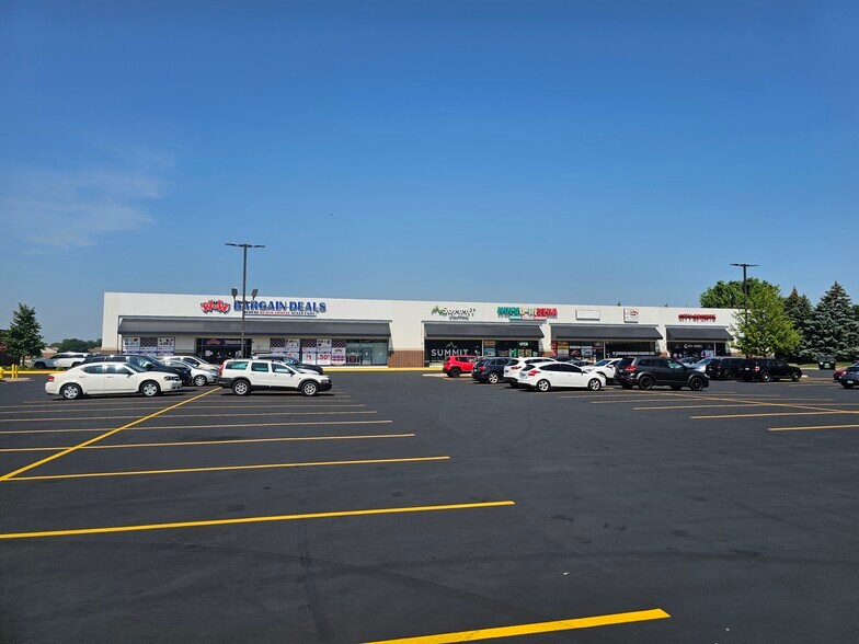 More Photos Of 213-239 S Bolingbrook Dr, Bolingbrook Unknown For Lease