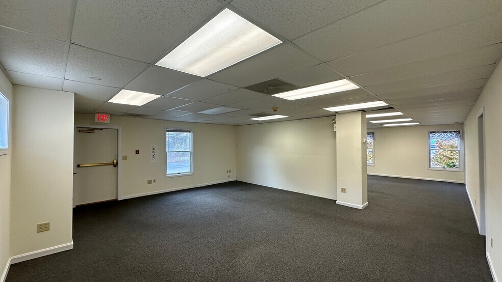 More Photos Of 16 Jan Sebastian Dr, Sandwich Office For Sale