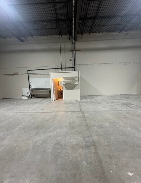 More Photos Of 32885 Mission Way, Mission Warehouse For Lease