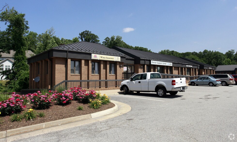 More Photos Of 1364-1376 Old Bridge Rd, Woodbridge Office For Lease