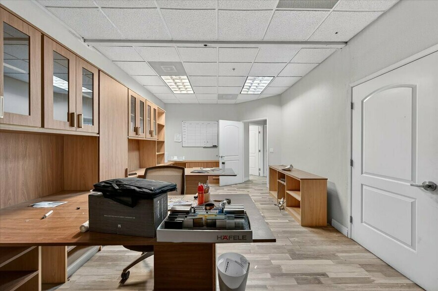 More Photos Of 2695 N Fowler Ave, Fresno Light Distribution For Lease